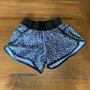 Lululemon Tracker Short III 4-way stretch, Size 4